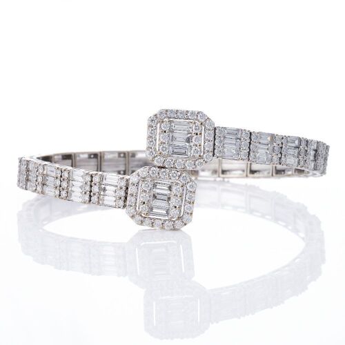 1.16ct Baguette-Cut Diamond / 4.60ct Round Brilliant-Cut Diamond / 9ct White Gold Bracelet