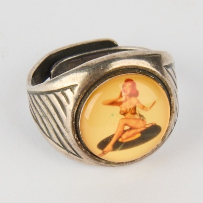 A Vintage 'Winky Dutch' Ring