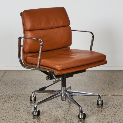 An Eames-Style Soft Pad Mid-Back Office Chair in Tan Leather