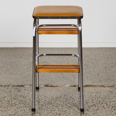 A Retro Flip-Top Stool