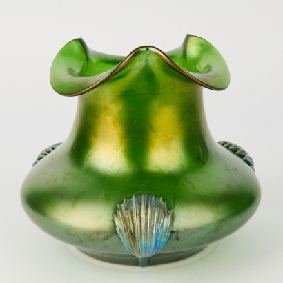 An Art Nouveau Kralik Green Iridescent Glass Vase, 1900s