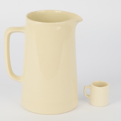 A Pair of XL and XS Crown Lynn Hotel Jugs