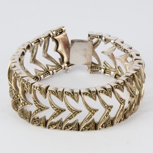 A Sterling Silver Marcasite Bracelet 68G