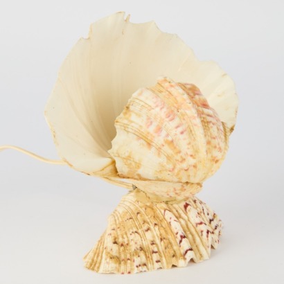 A Vintage Clam Shell Table Lamp