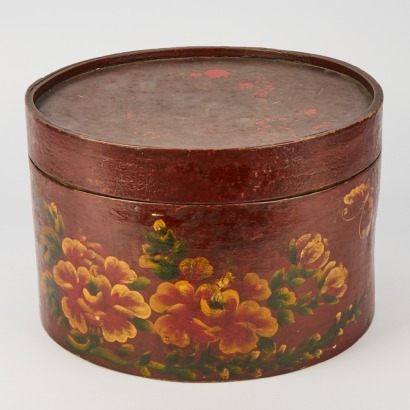A Chinese Antique Flower Painted Hat Box