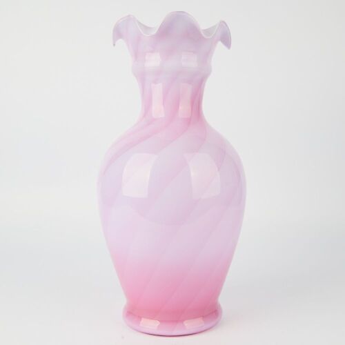 A Mid-Century Murano Lavender Art Glass Vase with Optic Swirl