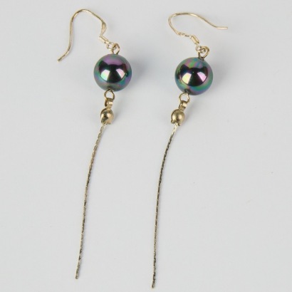 A Pair of 925 Silver Earrings with Tahitian Pearls