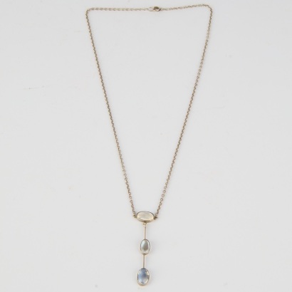 A Vintage Moonstone Silver Pendant Necklace