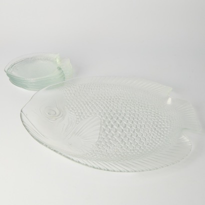A Set of Six Fish Side Plates and A Large Fish Plate