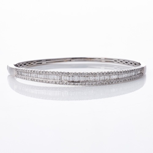 14ct White Gold, 2.00ct Diamond Hinged Bangle