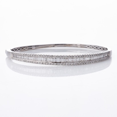 14ct White Gold, 2.00ct Diamond Hinged Bangle