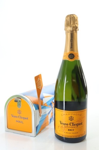 (1) NV Veuve Clicquot Ponsardin with Mail Box Brut, Champagne, Circa. 2014 (GB)