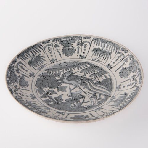A Chinese Ming dynasty blue and white Zhangzhou Kiln dish