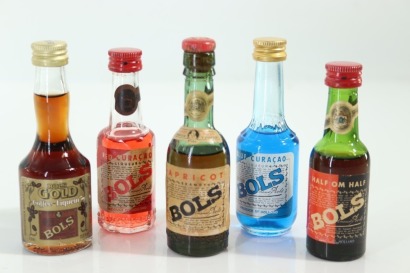 (1) Mixed Miniatures, 6 Sold as One Lot