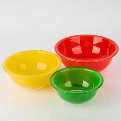A Set of Three Pyrex USA Mixing Bowls
