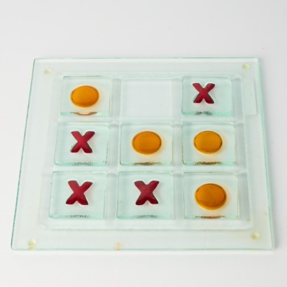 An Art Glass Noughts and Crosses Set