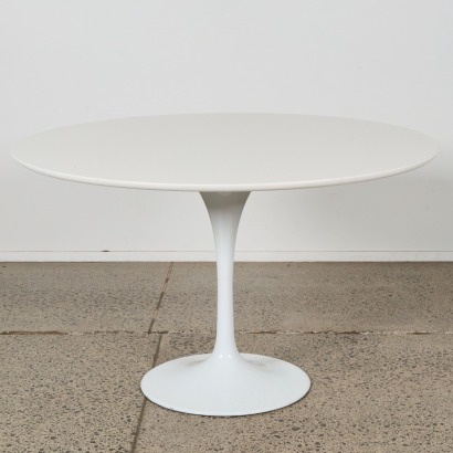 A Tulip-Base Mid-Century Modern Dining Table