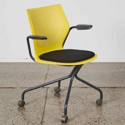 A Knoll MultiGeneration Task Chair