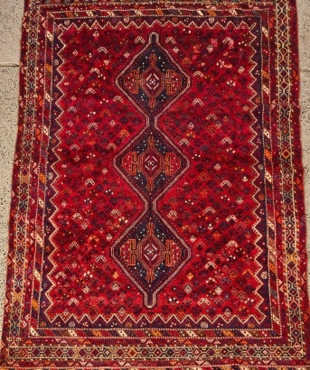 A Vintage Hand-Knotted Shiraz Persian Rug