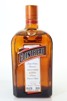 (1) Cointreau Liqueur, France, 40% ABV, 1000ml