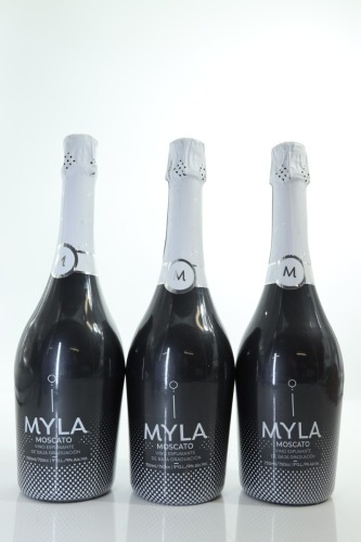 (3) NV Myla Moscato Sparkling, Chile