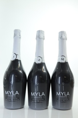 (3) NV Myla Moscato Sparkling, Chile