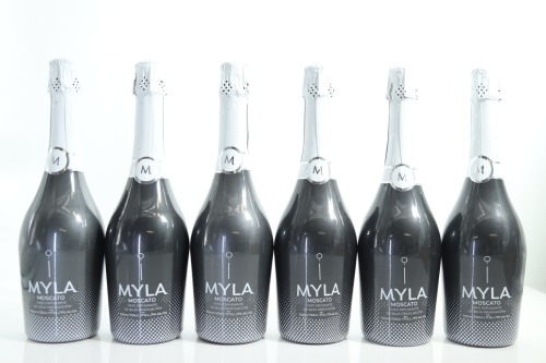 (6) NV Myla Moscato Sparkling, Chile