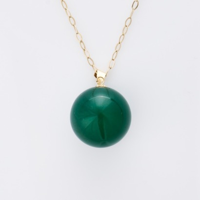 18ct Yellow Gold, Green Chalcedony Pendant on 40cm, 9ct Yellow Gold, Cable Link Necklace