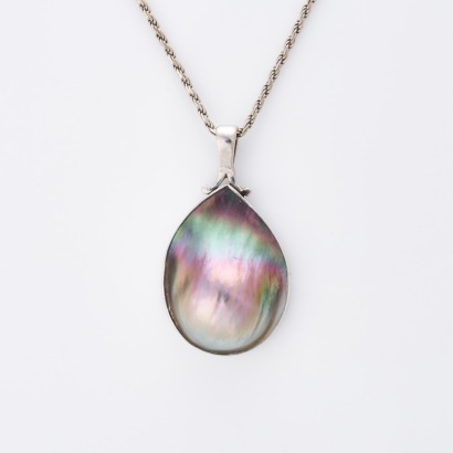 9ct White Gold, Mabe Pearl Pendant on 14ct White Gold, Rope-Link Chain