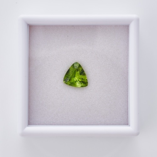 Loose, 2.90ct Trilliant Cut Peridot