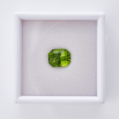 Loose, 6.01ct Rectangular Cut Peridot