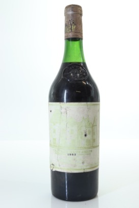 (1) 1982 Chateau Haut-Brion, Pessac-Leognan [JR20] [RP96] (FL) (CC)