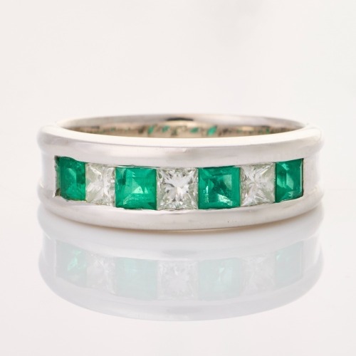 18ct White Gold, Modern, 0.55ct Emerald / 0.47ct Diamond Dress Ring