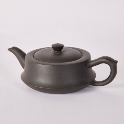 A Chinese 20th Century Yixing Teapot (Gu Jingzhou Mark)