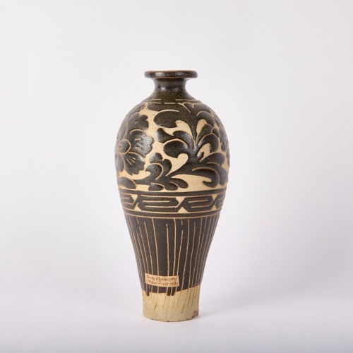 A Chinese 12th to 13th Century Song Dynasty Cizhou Black-glazed Carved Meiping