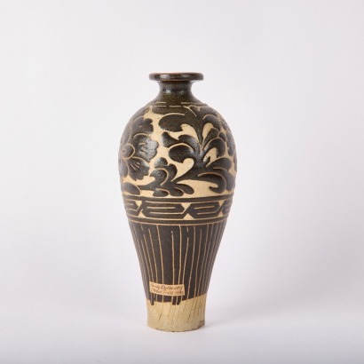 A Chinese 12th to 13th Century Song Dynasty Cizhou Black-glazed Carved Meiping