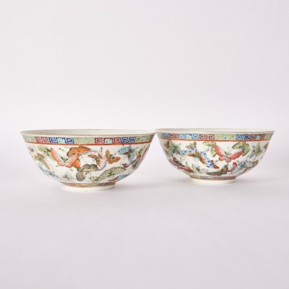 A Pair of Chinese 19th Century Guangxu Period Famille Rose &lsquo;Hundred Butterflies &lsquo;Bowls (Qing Dynasty Guangxu Year Red Mark)