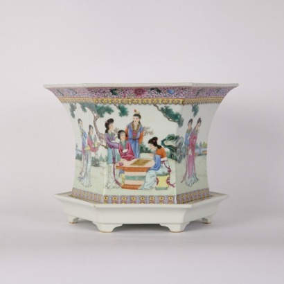 A Set of Chinese Early 20th Century Famille Rose &lsquo;Figures from Dream of the Red Chamber &lsquo; Hexagonal Jardini&egrave;re and Stand (Qianlong Year Mark)