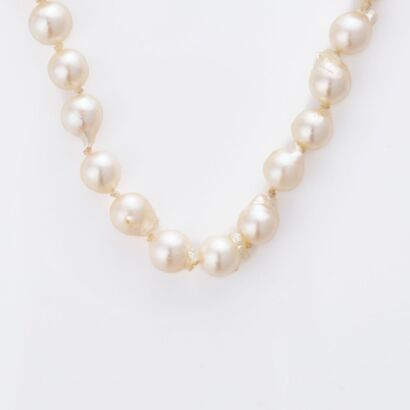 61cm Baroque Cultured Pearl Strand with 14ct Yellow Gold Clasp