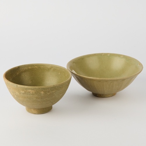 A Set of Two Chinese Yuan&sbquo;&Auml;&igrave;Ming Dynasty Longquan Celadon Bowls