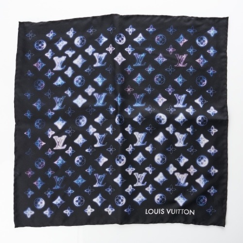 Louis Vuitton, 100% Silk, Mahina Square 45 with Box