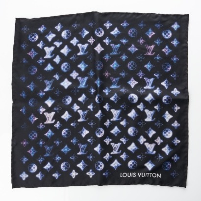 Louis Vuitton, 100% Silk, Mahina Square 45 with Box
