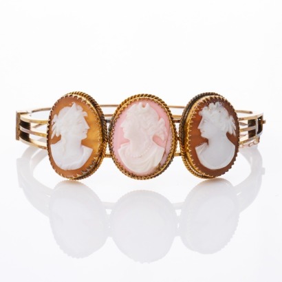 9ct Yellow Gold, Triple Shell Cameo Hinged Bangle (Damaged Centre Cameo)