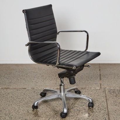A Office Chair in the Style of Eames
