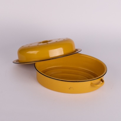A Retro Vintage Mustard Roasting Dish with Lid
