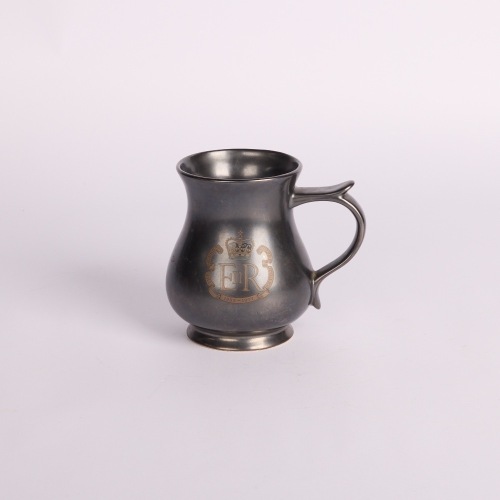 A Collectable Commemorative Queen Elizabeth Mug Made By Prinknash Pottery