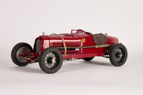 An Alfa Romeo 8C 1:8 Scale Model *No Reserve*