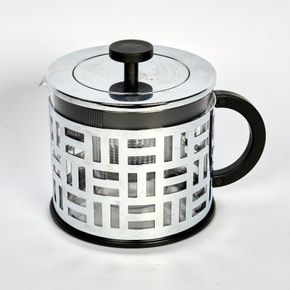 A Bodum Eileen Tea Pot with infuser