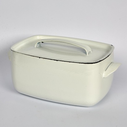 An Enamel Oven Crock