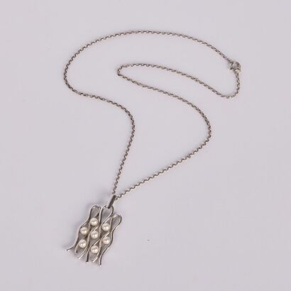 A Sterling Silver Pearl Waterfall Pendant